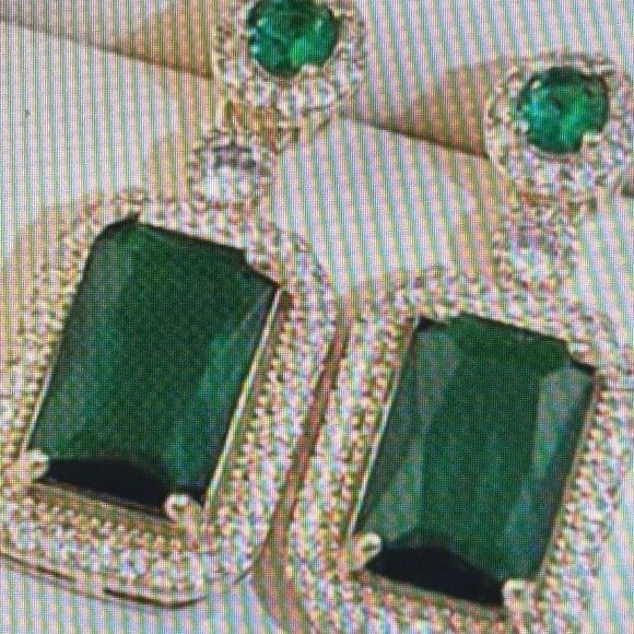 Faux Emerald Necklace Pendant & Earring Set Pierced Ears - Picture 6 of 7